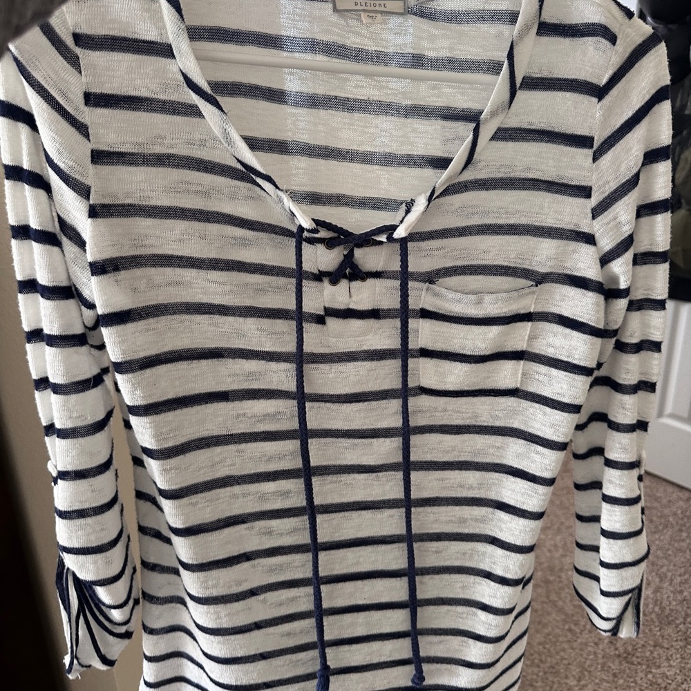 Pleione Striped Navy and White Women's Top size L (like new)